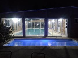 Complejo Los Gringos, hotel in Villa Ciudad de America