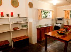 รูปภาพของโรงแรม: Down Gran's Self-Catering Cottage