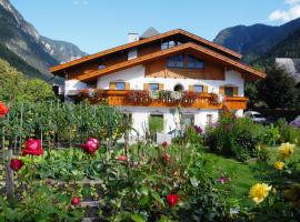 Фотография гостиницы: Zur Brücke in Mittewald - Your home in heart of South Tyrol, with Brixencard and free parking, ideal starting point for unforgettable excursions and outdoor adventures