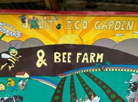 Jolits EcoGarden Hostel, Hotel in Batuan
