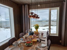 Magic views and walking distance to best beaches, hotel u gradu 'Leknes'