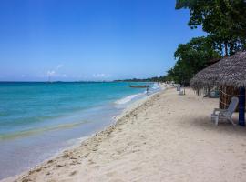 Mom's Place Negril、ネグリルのホテル