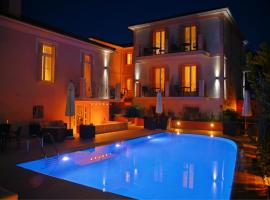 Korina Gallery Hotel, ξενοδοχείο στο Βαθύ