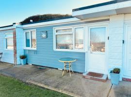 2 Bedroom Chalet SB88, Sandown, Isle of Wight, Dog Friendly, hotel v destinaci Sandown