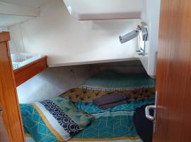 Cabine sur bateau, hotel di Le Marin