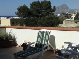 Foto di Hotel: La Terrazza Sul Mare