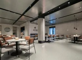 武汉黄鹤楼长江大桥亚朵X酒店
