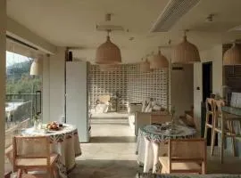 Starlight Naked Cliff View Hotel Xijiang Qianhu Miao Village Branch