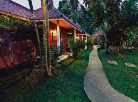 ホテル写真: Krathom Khaolak Resort