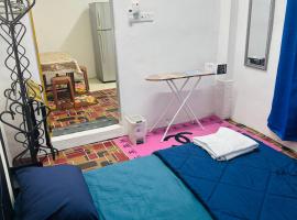 WANN HOMESTAY 80c，位于Kaki Bukit的酒店
