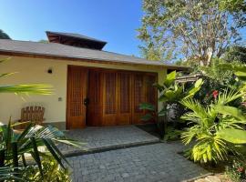 Private Vila & Pool - Tropical Gardens - Starlink Internet, hotell sihtkohas Palomino