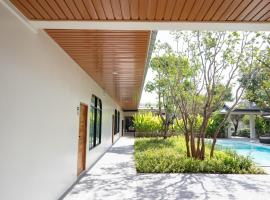 กว้างคูณยาวคาเฟ่โรงแรม & พูลวิลล่า, ξενοδοχείο σε Ban Nong Mum