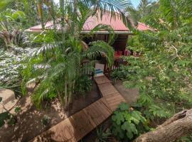 Gîtes dans un jardin, Hotel in Terre-de-Haut