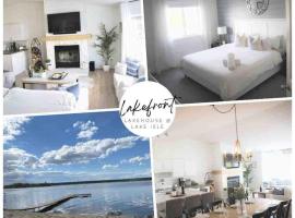 Lake Isle Lakehouse - Private Beach - Ice Fishing, ξενοδοχείο σε Seba Beach