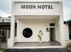 Moon Hotel