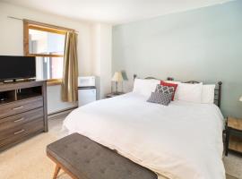 Cimarron Lodge 50 by AvantStay Ski-InSki-Out Property in Complex w Two Hot Tubs, hotel em Telluride