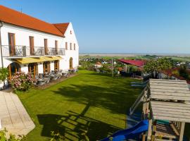 Weingut & Gästehaus zum Seeblick - Familie Sattler、ヨイスのホテル