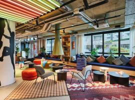 Moxy Annecy, hôtel à Annecy