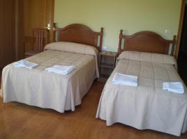 A picture of the hotel: Hostal Catro Ventos