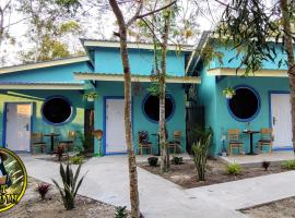 Los Penguin, ξενοδοχείο σε Phumĭ Chroŭy Svay