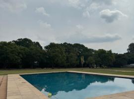 CMK Lodge, hotel in Hartbeespoort