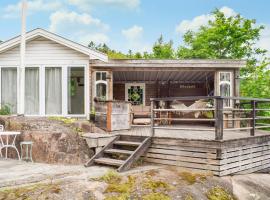 2 Bedroom Amazing Apartment In Vear, hotel in Var