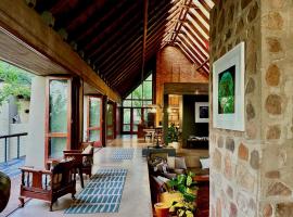 The Riverine Lodge, hotel in Welgevonden Game Reserve