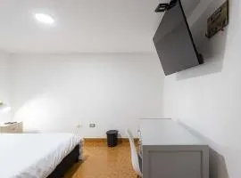 Dorado Airport - Room