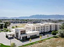 Comfort Inn & Suites Logan Near University