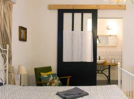 Ablak a hegyre vendégház, hotel in Mindszentkálla