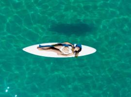 Villaggio Camping Poseidon - Bungalows & Rooms with Sea View in Nature, hotel in Santa Caterina Dello Ionio Marina