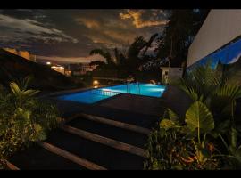 Holidays Garden Resort, ξενοδοχείο σε Kalpetta