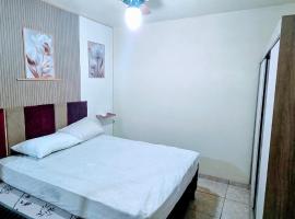 QUARTO para casal com BANHEIRO COMPARTILHADO, hotel in Cabo Frio