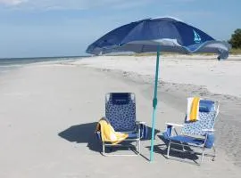 Pet friendly, Heated Pool, close to many beaches, monthly New Vacation Villa