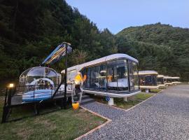 Galaxy X Hotel Type Caravan Glamping & Pension, hotell sihtkohas Pyeongchang