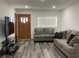 Cozy & Renovated 2 Bed Apartment