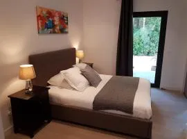 HPC Suites - Cassis Centre - Parking Gratuit & Piscine Chauffée