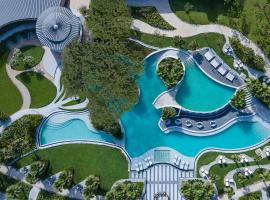 Courtyard by Marriott Aravali Resort, hotel v destinaci Faridabad