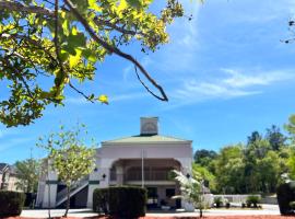 Country Hearth Inn & Suites Augusta, hotel in Augusta