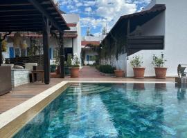 Sunside Inn Hotel, hotel em Kyrenia