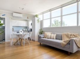 Cosy Holiday Home 3BR near the beach with free parking, hotel in Rosebud