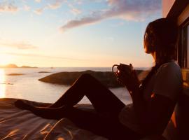 Atlantic Road Sleeping Experience Re-Treats, hotel v destinaci Vevang