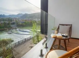 Zhangjiajie National Park East Gate Happy Hotel-River View&City Center&Book Tickets&English Speaking&Free Laundry