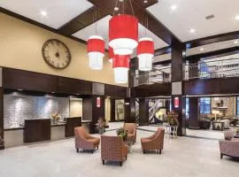 ClubHouse Hotel & Suites Fargo