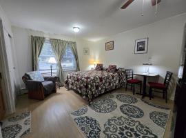 Saranac Lake Studio Apartment, ξενοδοχείο σε Saranac Lake