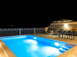 Magnifica Holiday Home with Jacuzzi hot tub and pool, hotel v destinaci Xagħra