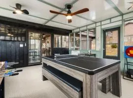 Lake Geneva Cozy Retreat – Game Room, Sleeps 16, Walk to Lake Como