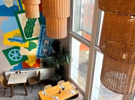 The People - Tours, Hotel in Tours