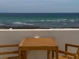 Beach house بيت البحر, hotel en As Sīfah