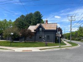 Century Home in Bracebridge Muskoka, hôtel à Bracebridge